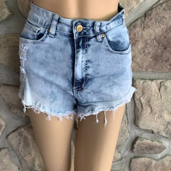 NICKI MINAJ Mid rise Distressed Shorts 3/4 - Picture 2 of 7